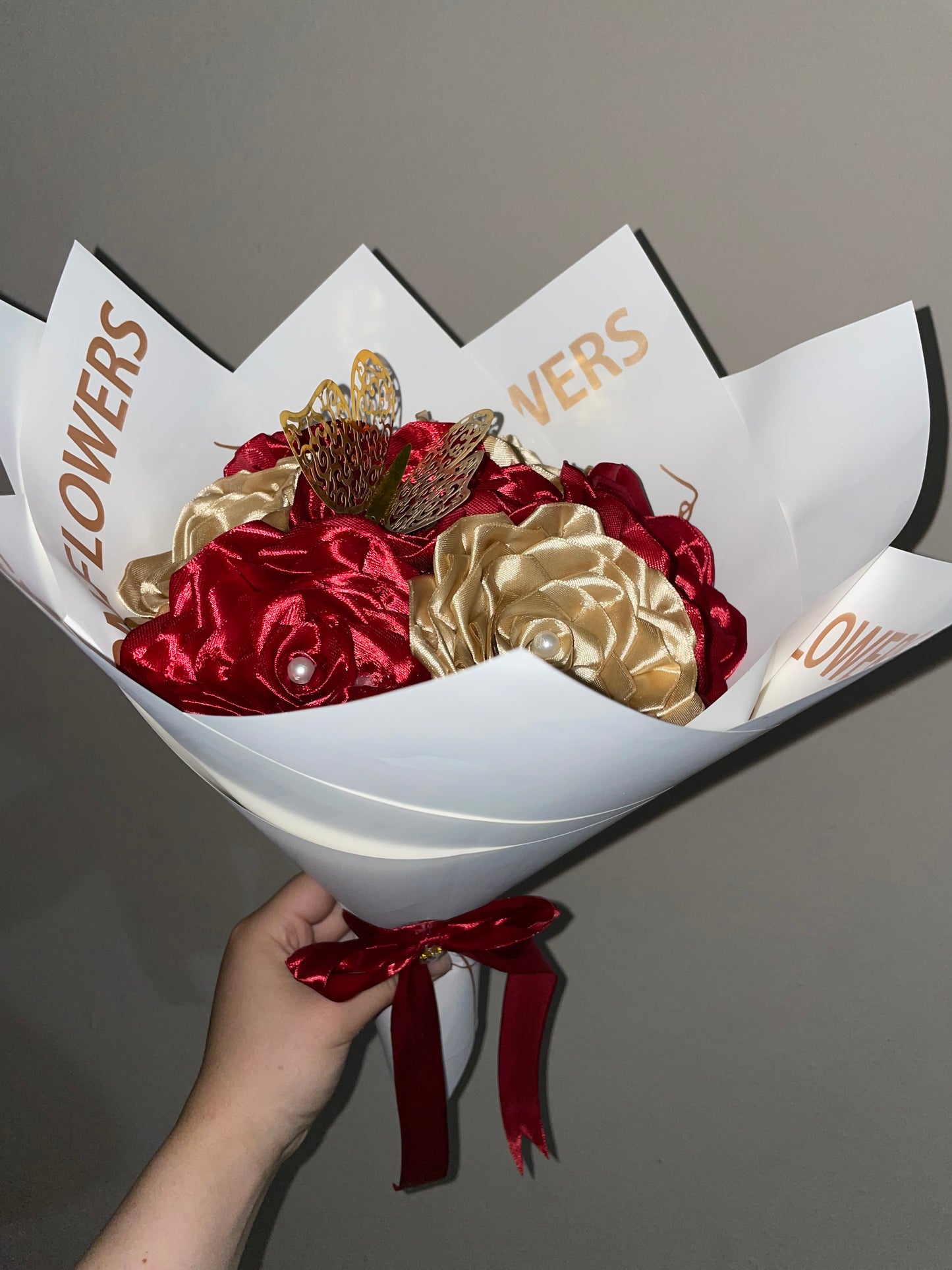 بوكيه ورد ستان أحمر