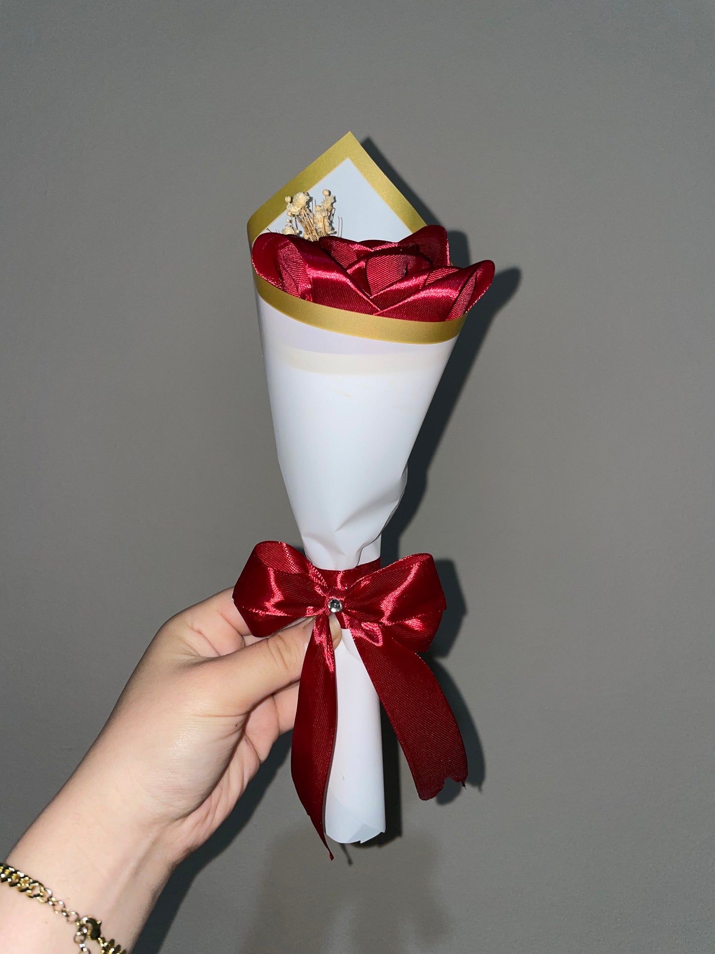 بوكيه ورد ستان أحمر